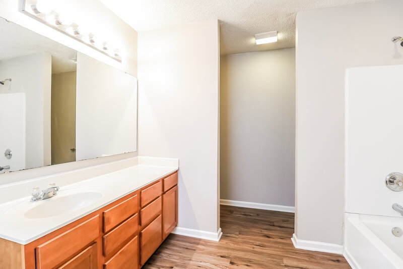 2,000/Mo, 4490 Saint Catherines Ct Concord, NC 28025 Main Bathroom View