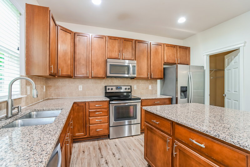 2,485/Mo, 16002 Raptor Ct Charlotte, NC 28278 Kitchen View 2