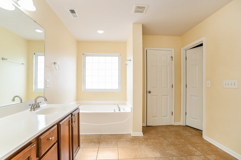 2,485/Mo, 16002 Raptor Ct Charlotte, NC 28278 Main Bathroom View