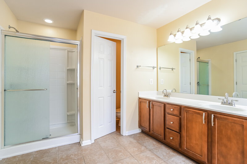 2,485/Mo, 16002 Raptor Ct Charlotte, NC 28278 Main Bathroom View 2