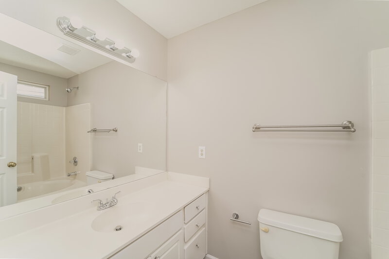 1,715/Mo, 8733 Cinnabay Dr Charlotte, NC 28216 Bathroom View