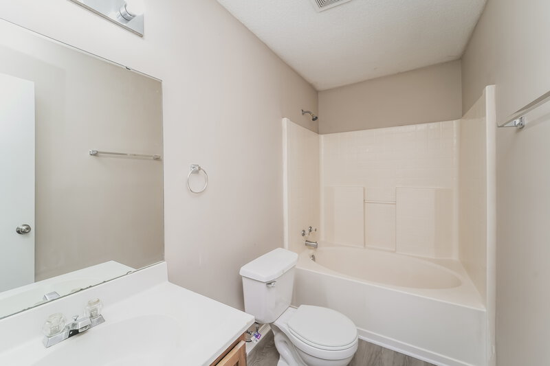 2,000/Mo, 3063 Champion Ln SW Concord, NC 28025 Main Bathroom View