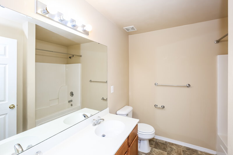 2,050/Mo, 9307 John Russell Rd Charlotte, NC 28215 Main Bathroom View