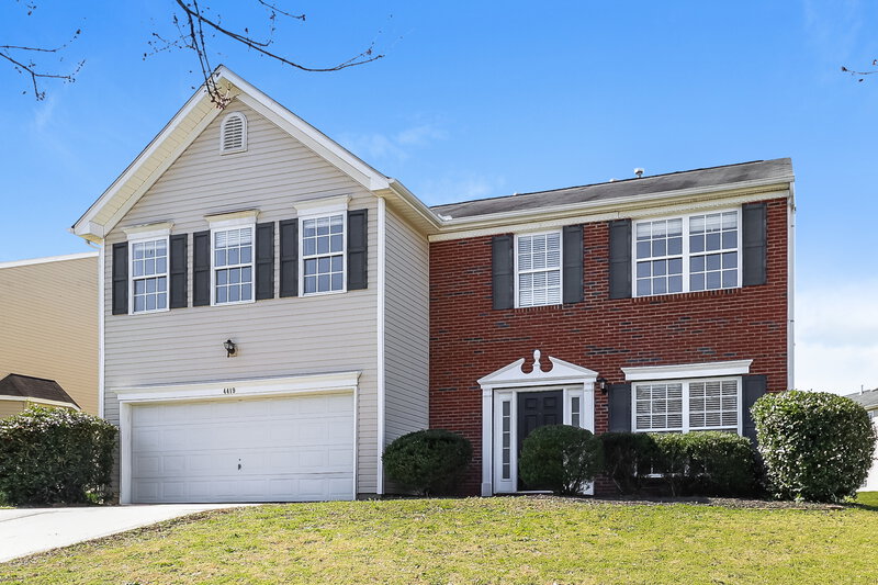 2,345/Mo, 4419 Golden View Dr Charlotte, NC 28278 Front View