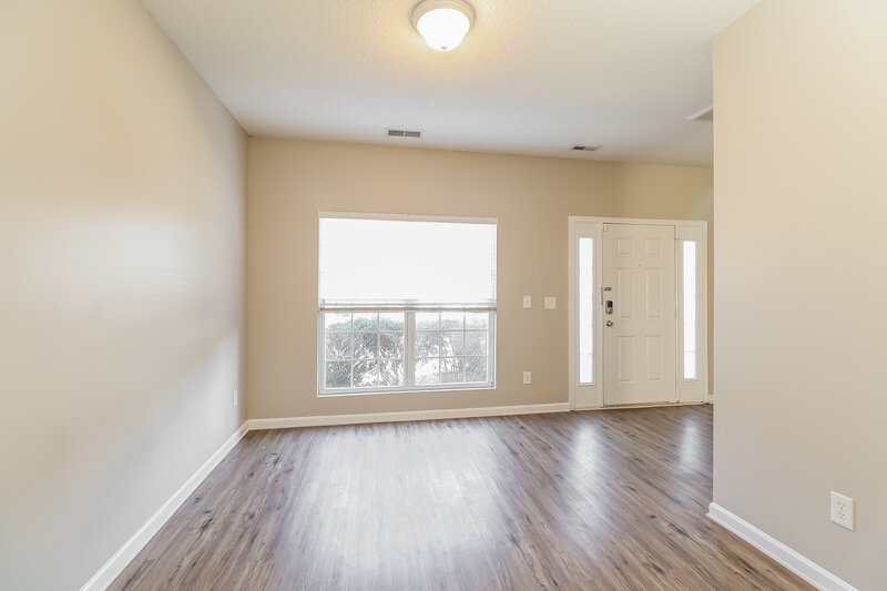 2,345/Mo, 4419 Golden View Dr Charlotte, NC 28278 Living Room View