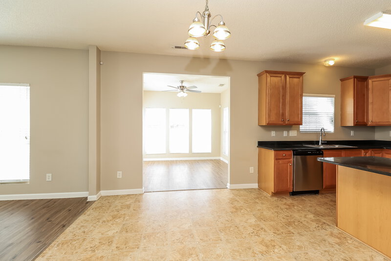 2,345/Mo, 4419 Golden View Dr Charlotte, NC 28278 Dining Room View