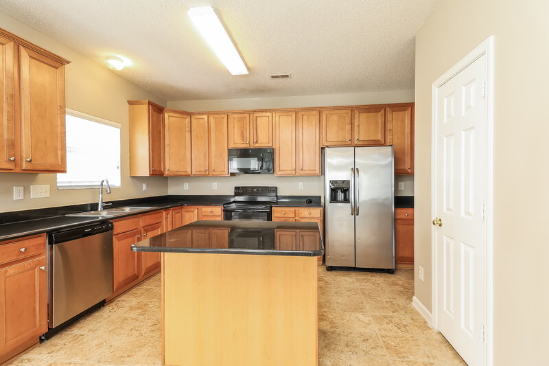 2,345/Mo, 4419 Golden View Dr Charlotte, NC 28278 Kitchen View