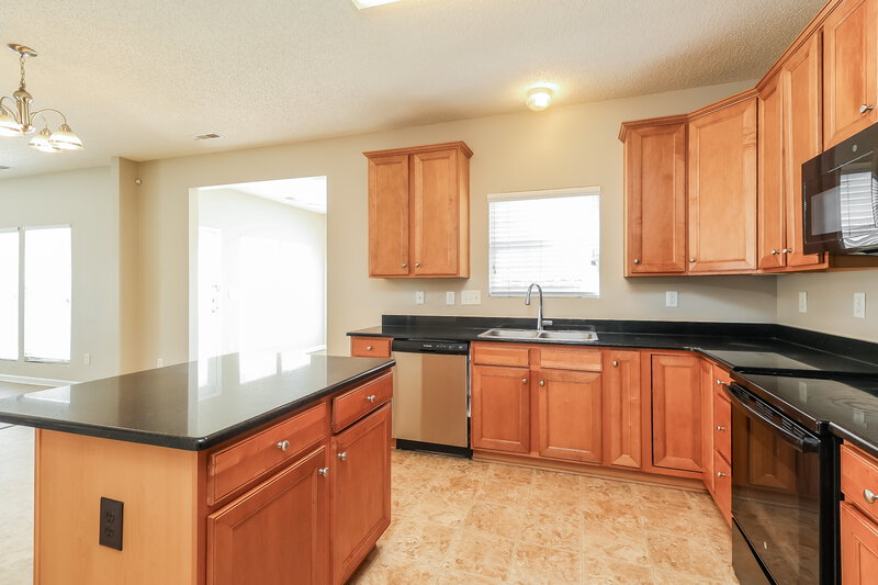 2,345/Mo, 4419 Golden View Dr Charlotte, NC 28278 Kitchen View 2