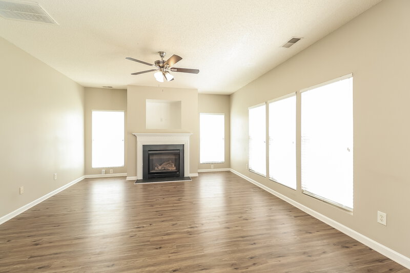 2,345/Mo, 4419 Golden View Dr Charlotte, NC 28278 Family Room View