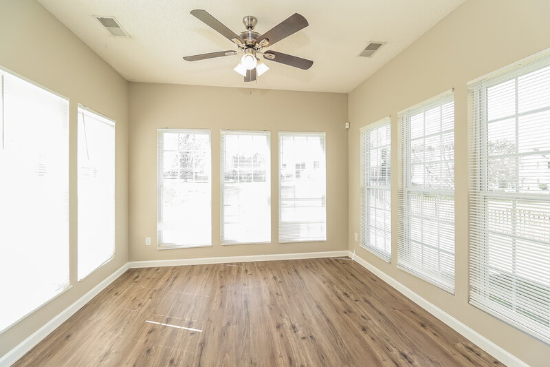 2,345/Mo, 4419 Golden View Dr Charlotte, NC 28278 Sun Room View