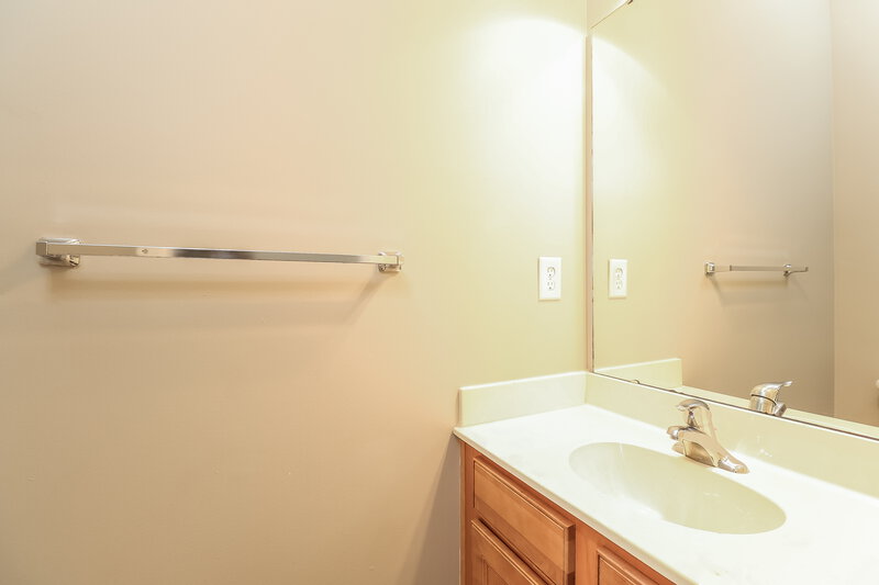 2,345/Mo, 4419 Golden View Dr Charlotte, NC 28278 Bathroom View