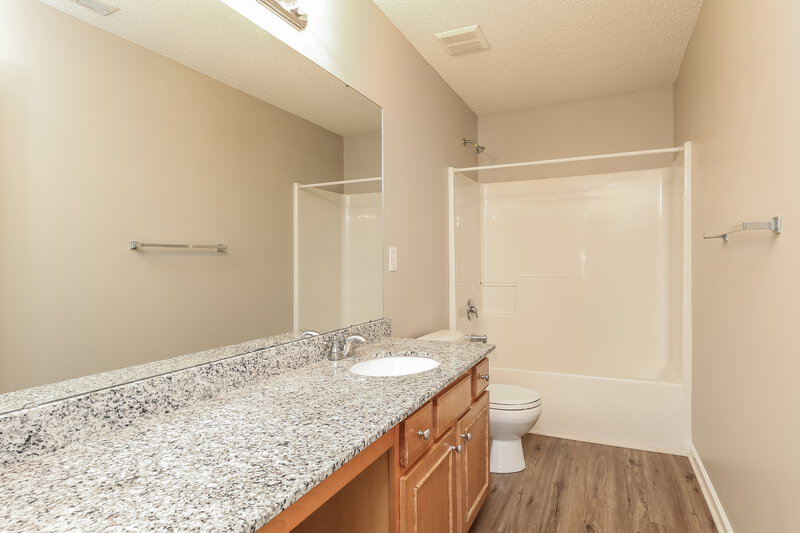 2,345/Mo, 4419 Golden View Dr Charlotte, NC 28278 Bathroom View 2