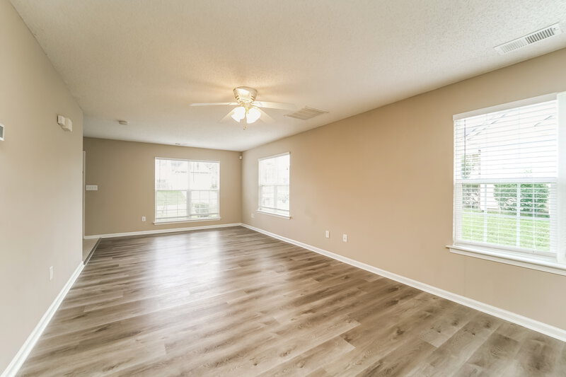 2,150/Mo, 911 Reigate Rd Charlotte, NC 28262 Living Room View