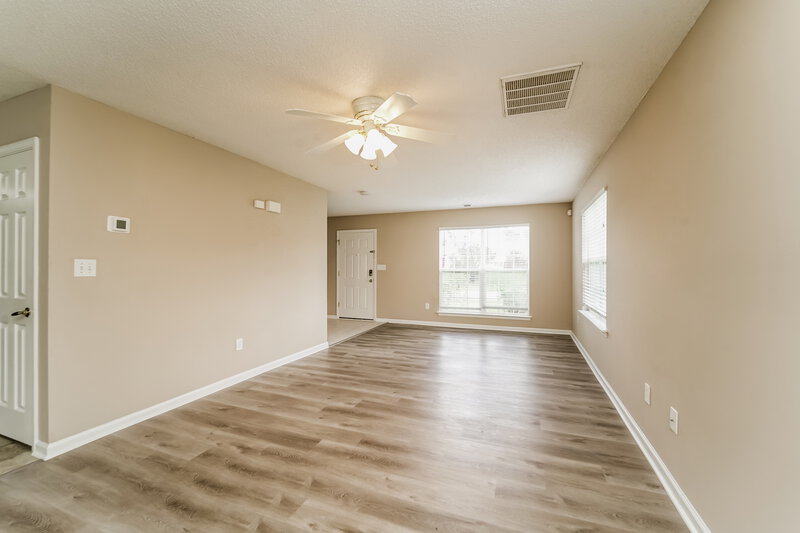2,150/Mo, 911 Reigate Rd Charlotte, NC 28262 Living Room View 3