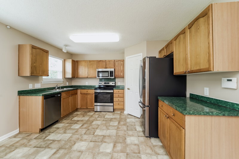 2,150/Mo, 911 Reigate Rd Charlotte, NC 28262 Kitchen View 2