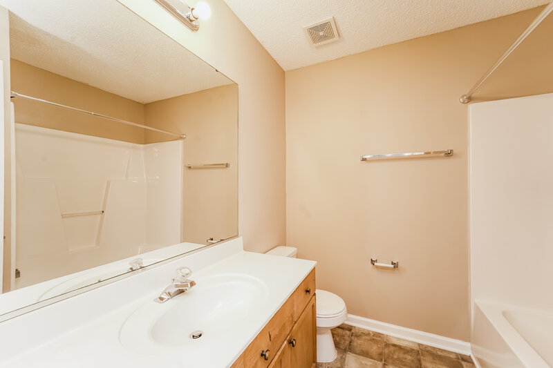 2,150/Mo, 911 Reigate Rd Charlotte, NC 28262 Bathroom View