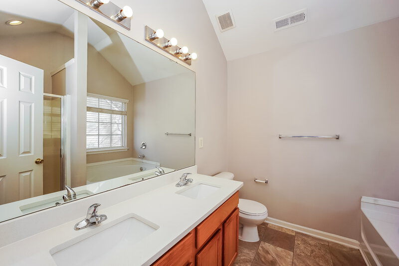 1,920/Mo, 1554 Kindred Cir NW Concord, NC 28027 Main Bathroom View