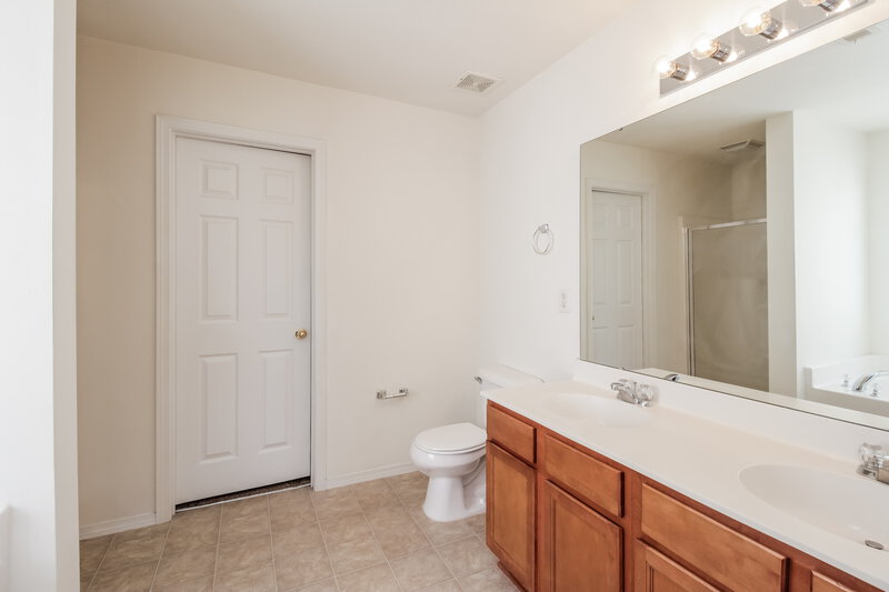 1,930/Mo, 8238 Escaflowne Ave Charlotte, NC 28216 Main Bathroom View