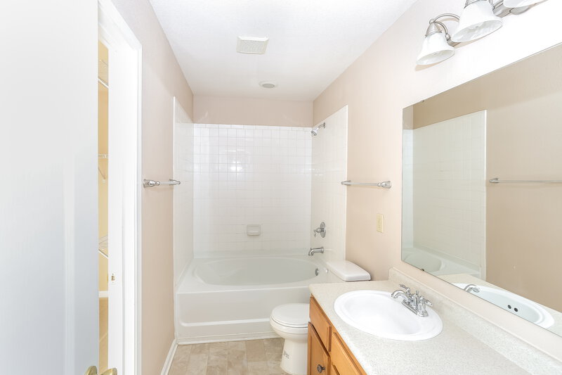 1,820/Mo, 930 Littleton Dr Concord, NC 28025 Main Bathroom View