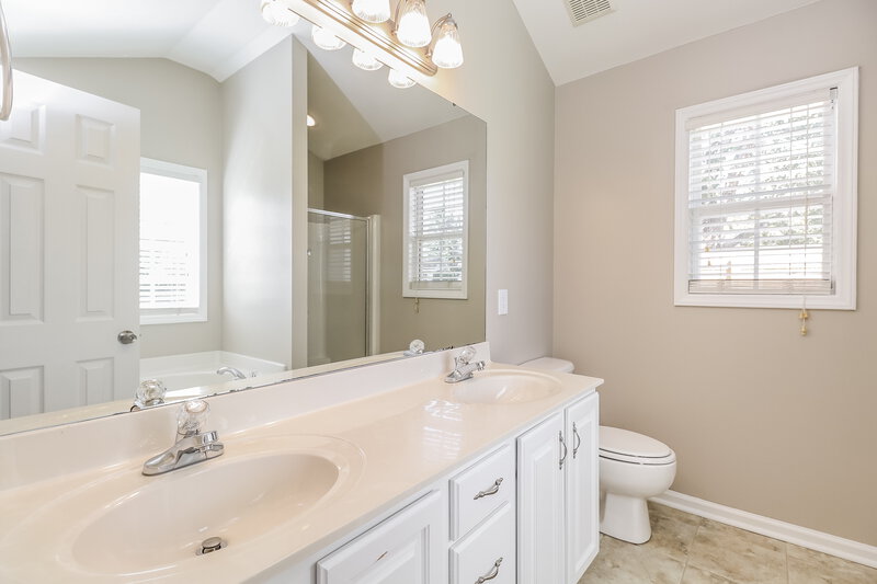 1,850/Mo, 1018 Cranston Crossing Pl Indian Trail, NC 28079 Main Bathroom View
