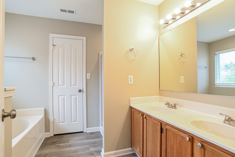 2,395/Mo, 2605 Brahman Meadows Ln Charlotte, NC 28273 Main Bathroom View