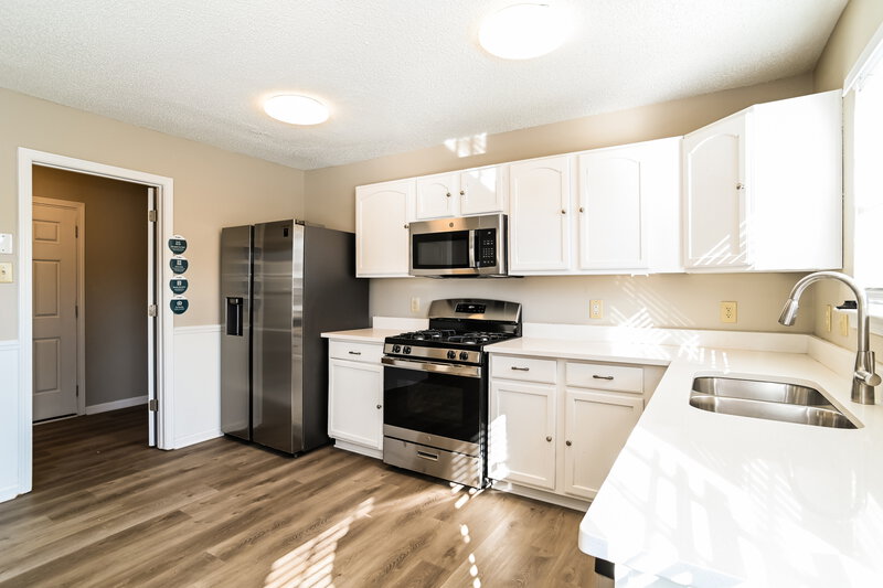 1,840/Mo, 2002 Beckwith Ln Waxhaw, NC 28173 Kitchen View 2