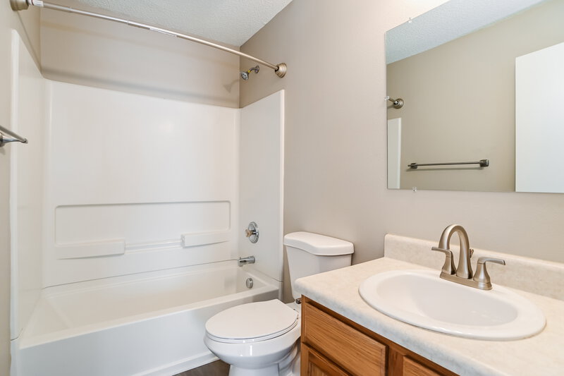 1,840/Mo, 2002 Beckwith Ln Waxhaw, NC 28173 Bathroom View