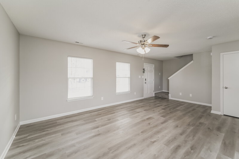 1,875/Mo, 10425 Katie Creek Ct Charlotte, NC 28213 Living Room View 2