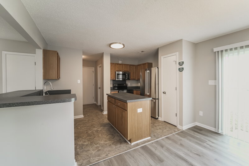 1,875/Mo, 10425 Katie Creek Ct Charlotte, NC 28213 Kitchen View