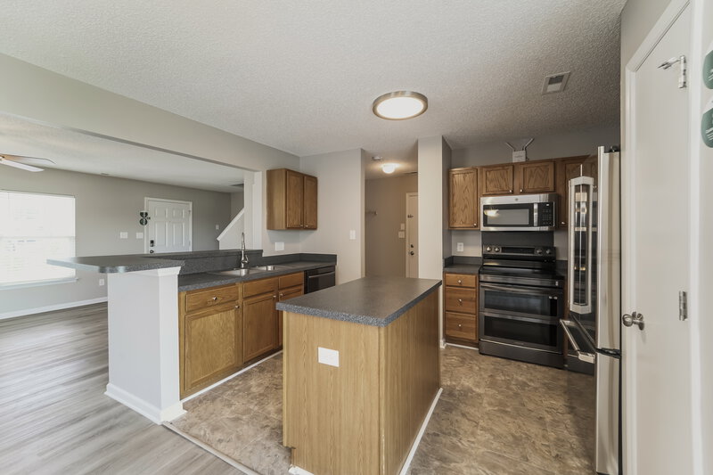 1,875/Mo, 10425 Katie Creek Ct Charlotte, NC 28213 Kitchen View 2