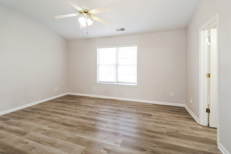 1,650/Mo, 4929 Patricia Ann Ln Charlotte, NC 28269 Main Bedroom View 2