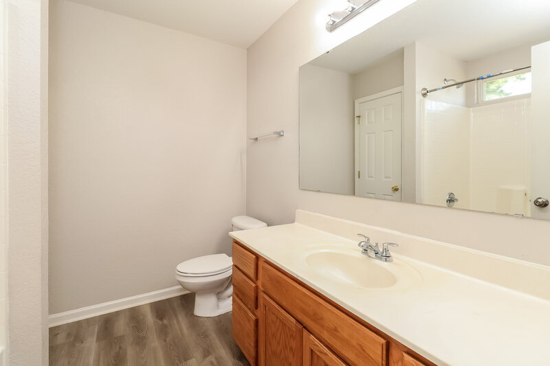 1,650/Mo, 4929 Patricia Ann Ln Charlotte, NC 28269 Main Bathroom View