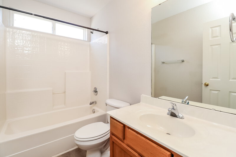 1,650/Mo, 4929 Patricia Ann Ln Charlotte, NC 28269 Bathroom View