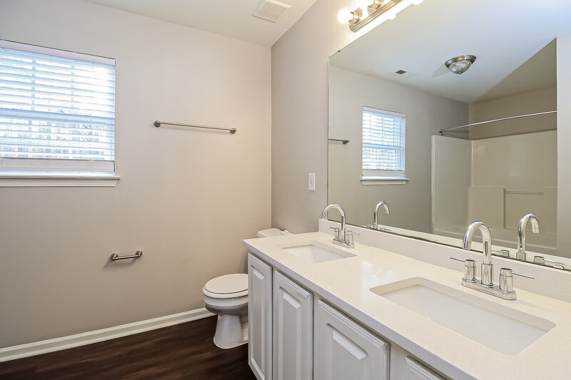 1,765/Mo, 3625 Ribbonwalk Trl Charlotte, NC 28269 Main Bathroom View