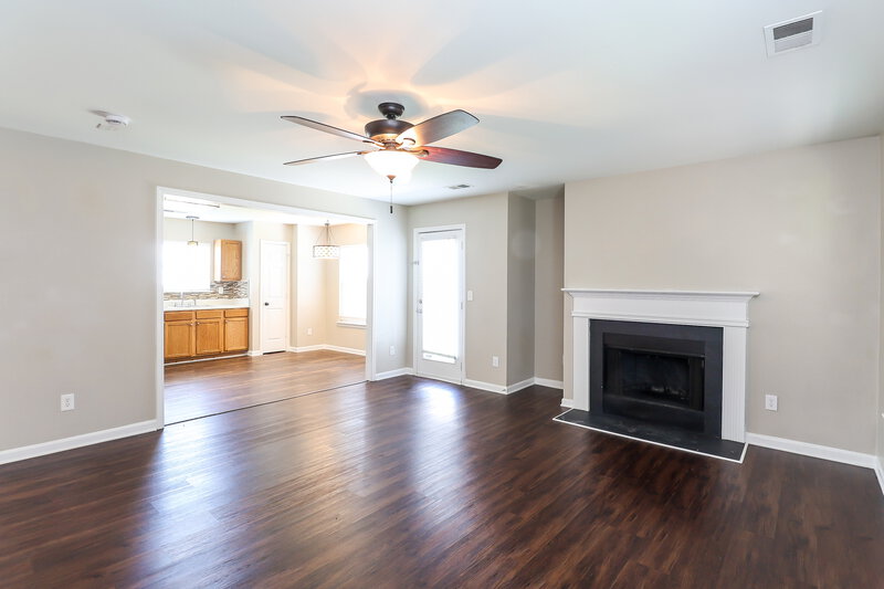 2,130/Mo, 11909 Aubreywood Dr Charlotte, NC 28214 Living Room View 2