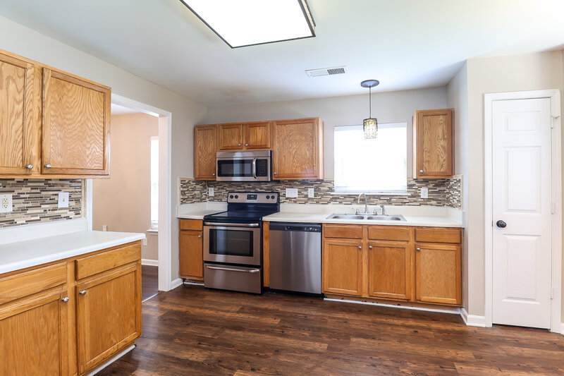 2,130/Mo, 11909 Aubreywood Dr Charlotte, NC 28214 Kitchen View 2