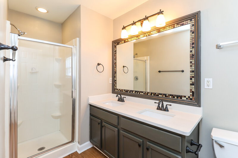 2,130/Mo, 11909 Aubreywood Dr Charlotte, NC 28214 Main Bathroom View
