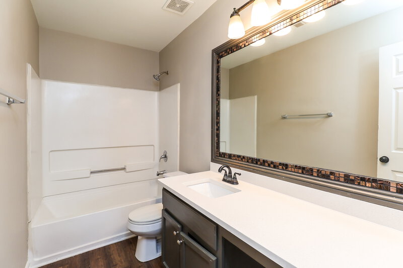 2,130/Mo, 11909 Aubreywood Dr Charlotte, NC 28214 Bathroom View 2