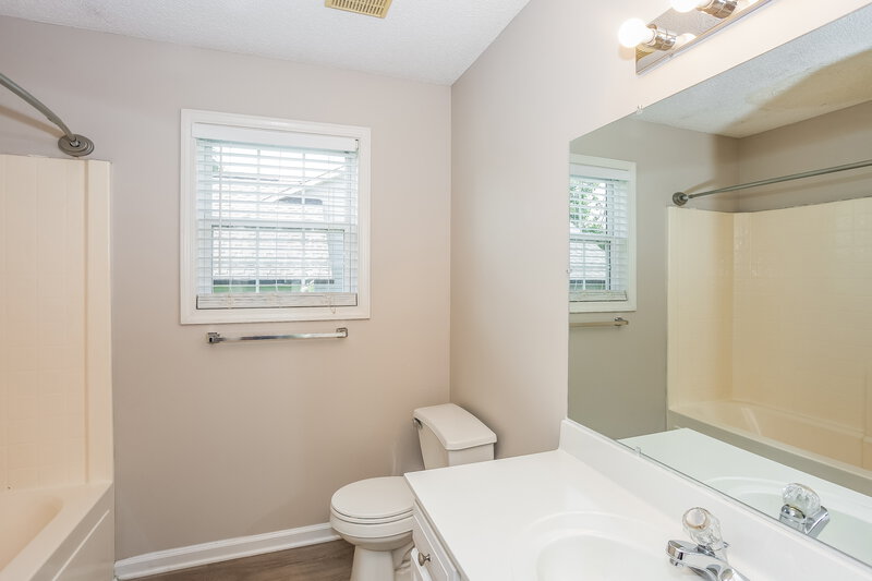 2,010/Mo, 1133 Piney Church Rd Concord, NC 28025 Main Bathroom View