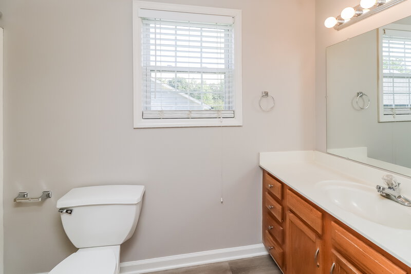 2,110/Mo, 1133 Piney Church Rd Concord, NC 28025 Main Bathroom View