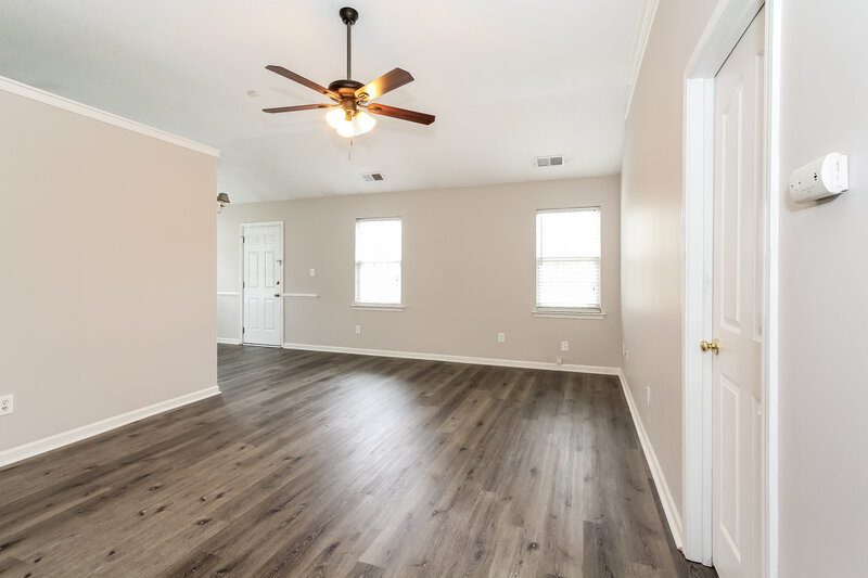 1,865/Mo, 6133 Goldenfield Dr Charlotte, NC 28269 Living Room View