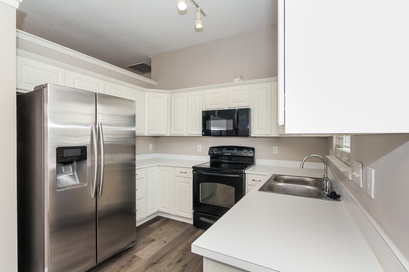 1,865/Mo, 6133 Goldenfield Dr Charlotte, NC 28269 Kitchen View 2