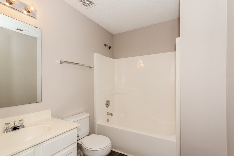 1,865/Mo, 6133 Goldenfield Dr Charlotte, NC 28269 Bathroom View