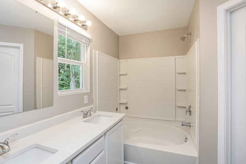 2,030/Mo, 2317 Richard Rozzelle Dr Charlotte, NC 28214 Main Bathroom View