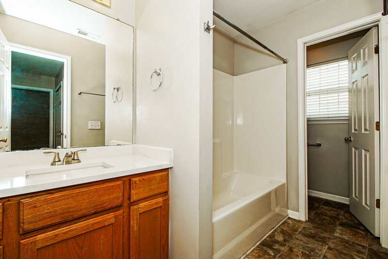 1,870/Mo, 12137 Goff House Ct Charlotte, NC 28214 Main Bathroom View