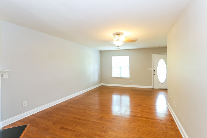 2,550/Mo, 6246 Silver Chime Way Huntersville, NC 28078 Living Room View