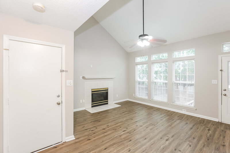 2,105/Mo, 2914 Canary Ct Charlotte, NC 28269 Living Room View 3