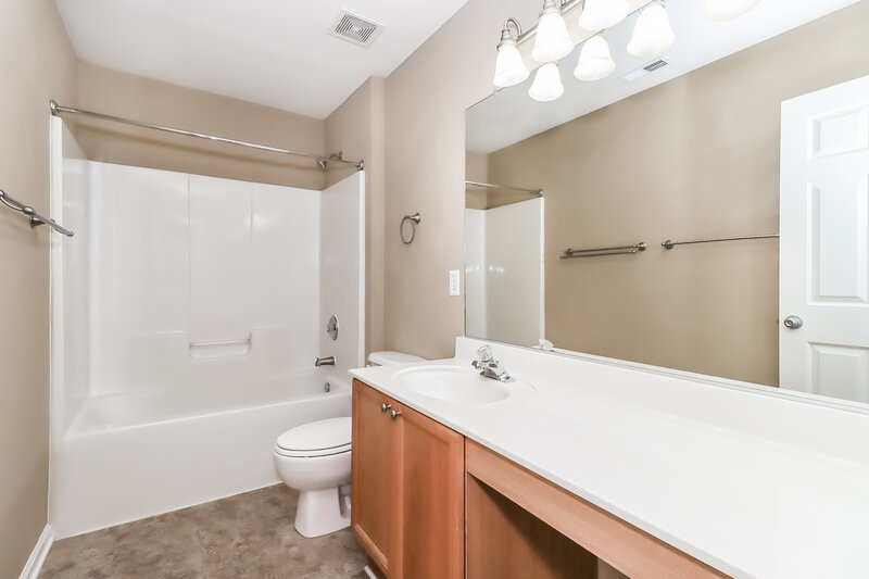 2,165/Mo, 10217 Meadow Crossing Ln Cornelius, NC 28031 Main Bathroom View