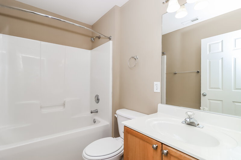 2,165/Mo, 10217 Meadow Crossing Ln Cornelius, NC 28031 Bathroom View