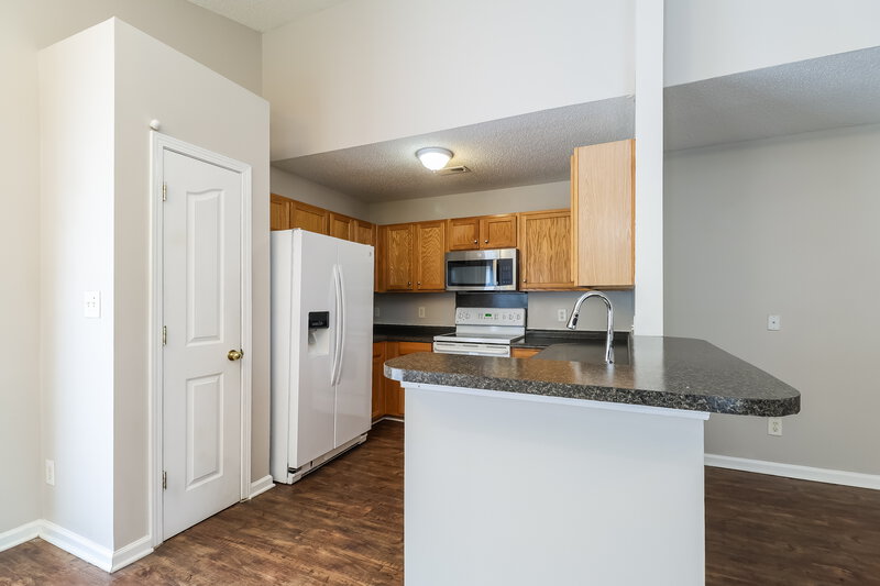 1,940/Mo, 15123 Dehavilland Dr Charlotte, NC 28278 Kitchen View 2